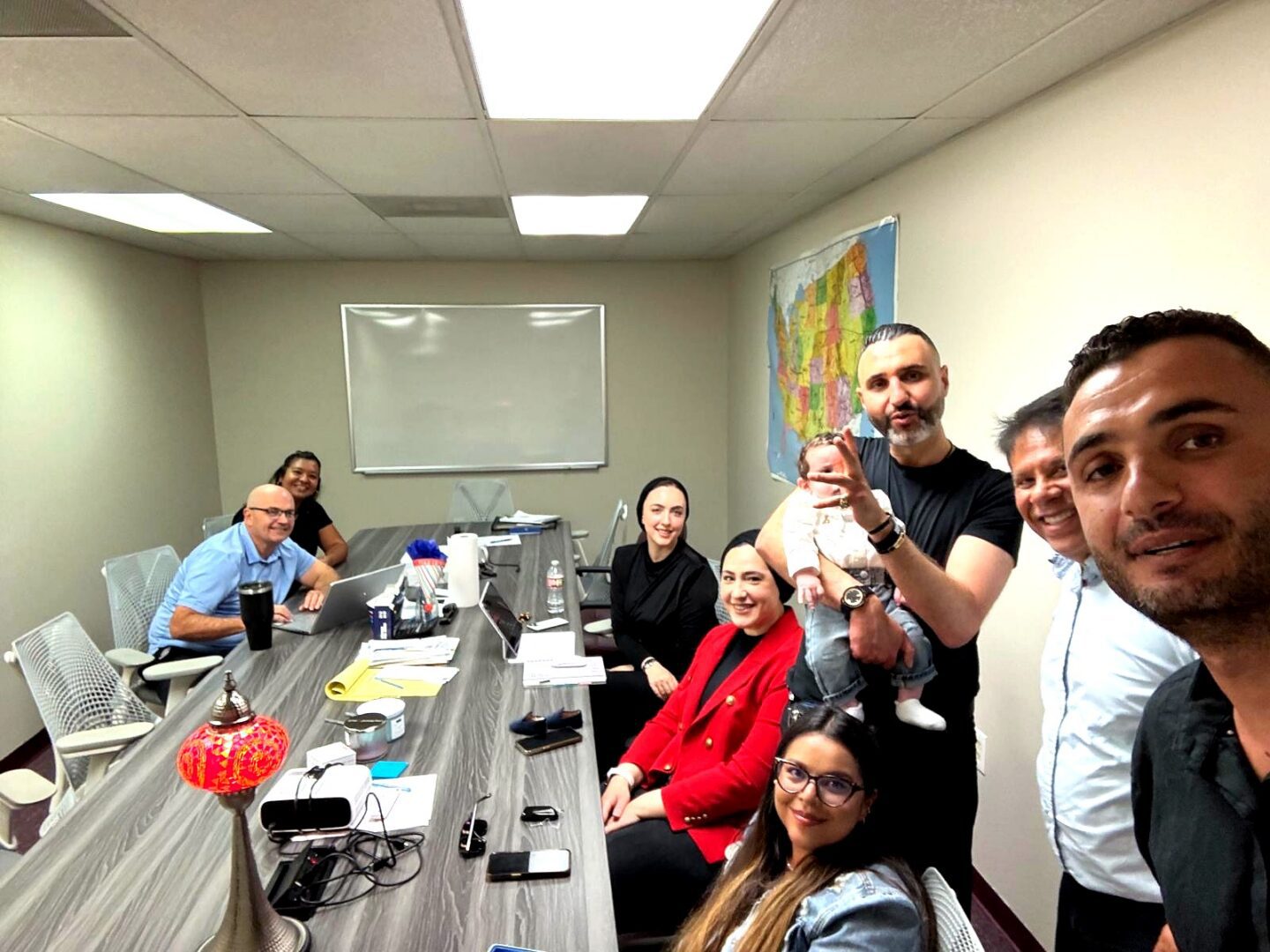 03-office-conf-team